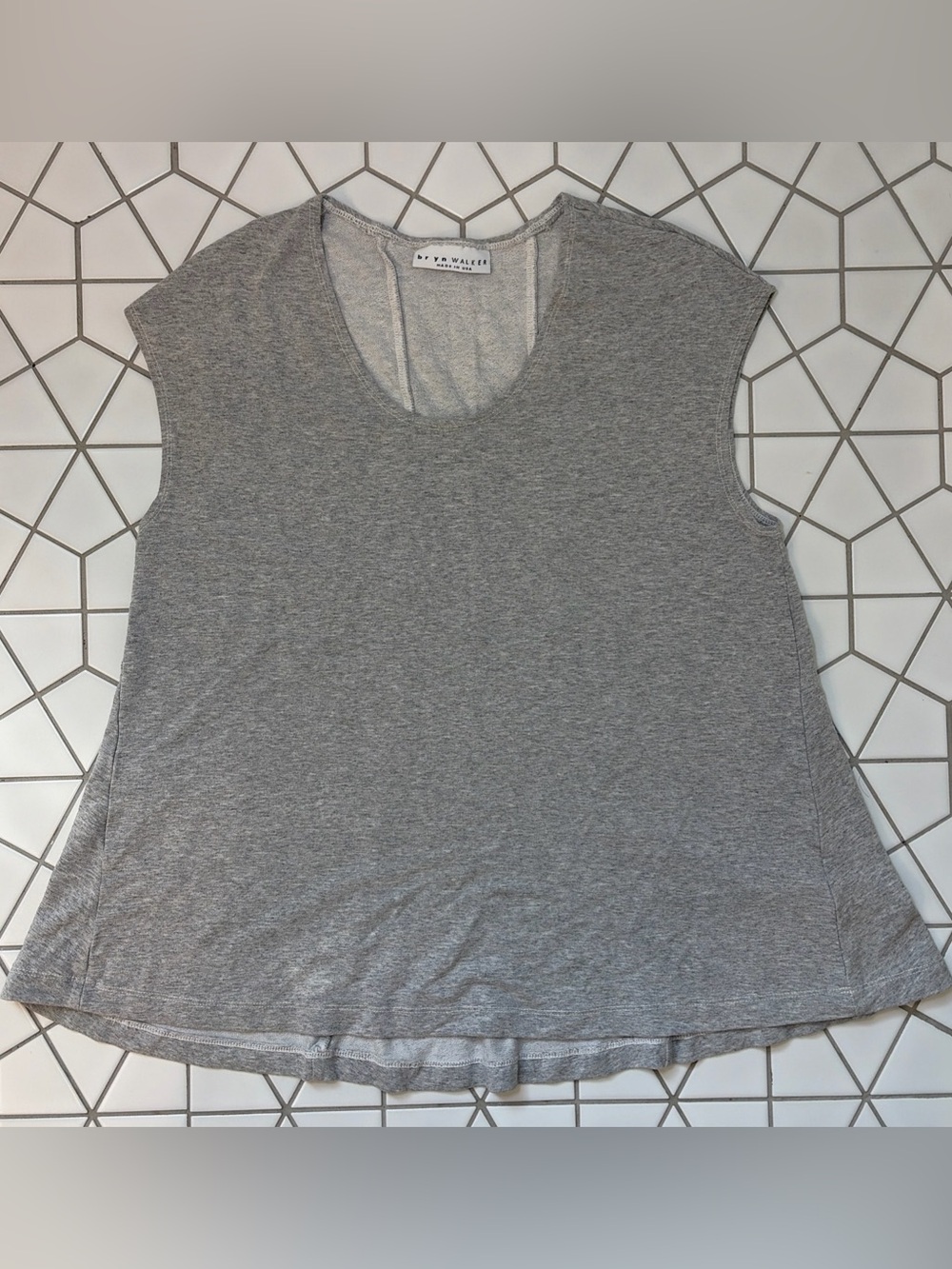 Bryn Walker Top Shirt L Gray Bamboo Rayon Scoop Neck Lagenlook Minimalist tank